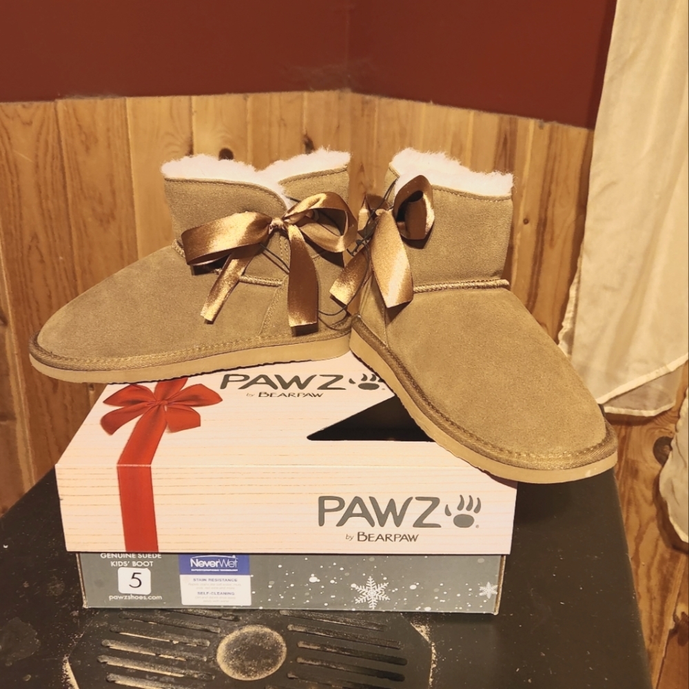Bearpaw kids Size 5 Bearpawz